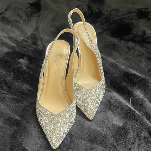 Elegant Silver Slingback Heels - Picture 6 of 6